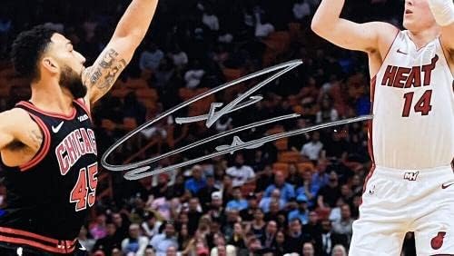 Tyler Hős Aláírt 8x10 Miami Heat Kosárlabda Fotó SZÖVETSÉG - Dedikált NBA-Fotók