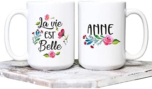 A La Vie Est Belle Szabott Nevet Bögrét, Az Élet Gyönyörű, Egyedi Neve Bögre Ajándék, Virágos, Francia Idézet Személyre